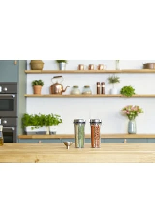 COLE & MASON Gewürzstreuer Saunderton Aus Acryl Und Edelstahl Edelstahl/Acryl 4 COLE & MASON Gewürzstreuer Saunderton Aus Acryl Und Edelstahl Edelstahl/Acryl – Bild 2